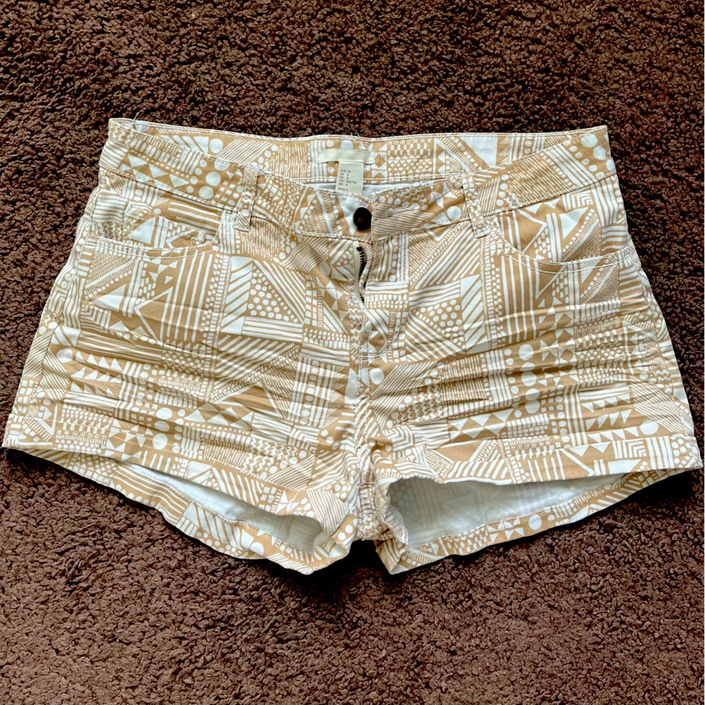 Woman’s Aztec print H&M shorts